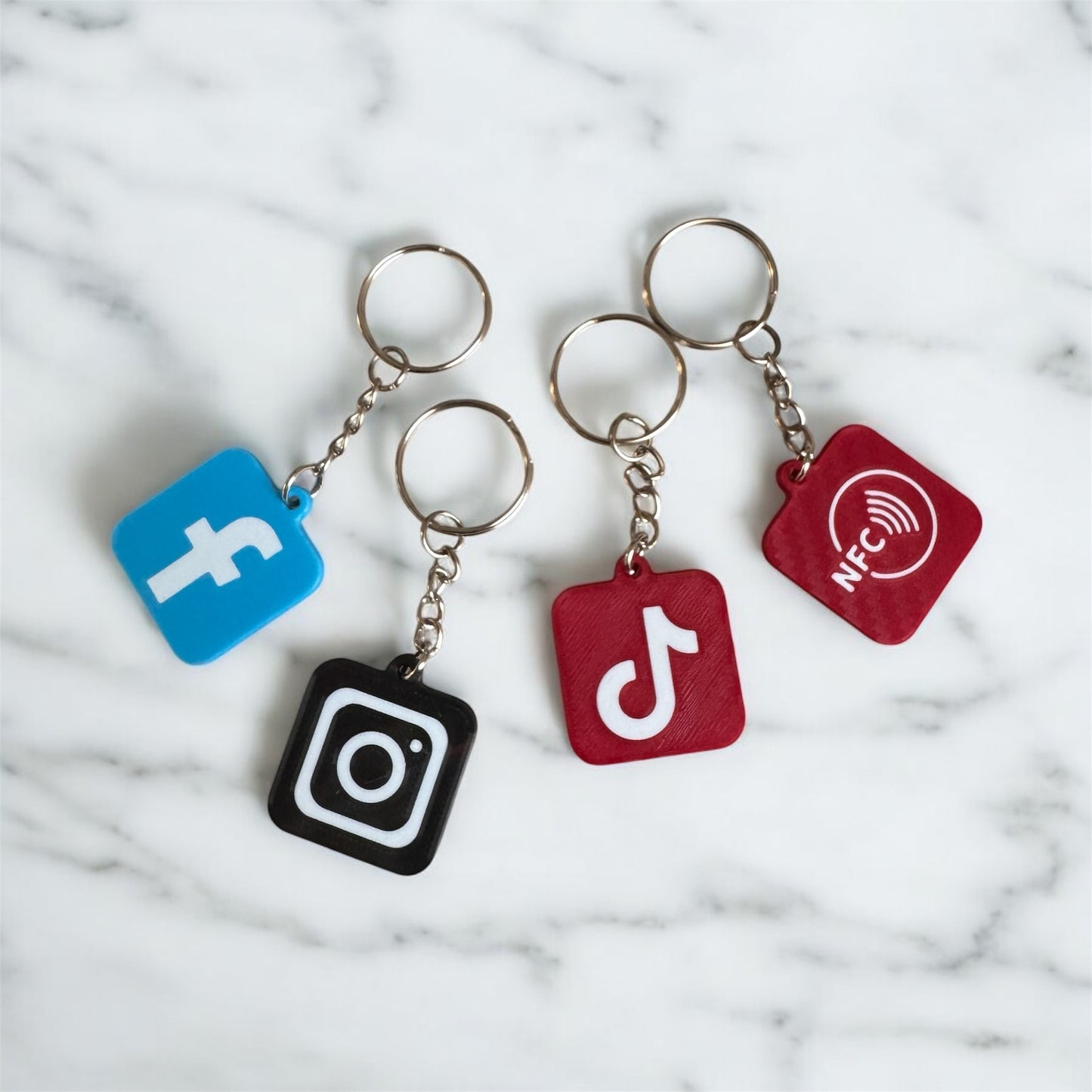 Personalisierter NFC-Schlüsselanhänger mit Instagram/Facebook/Tiktok oder NFC-Logo